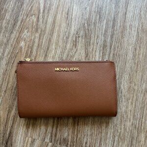 Micheal Kors Adele Leather Smartphone Wallet